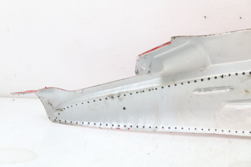 photo de CACHE SOUS SELLE DROIT APRILIA SR CARB LC 2T 50 (2004 - 2012) - Vue d’ensemble