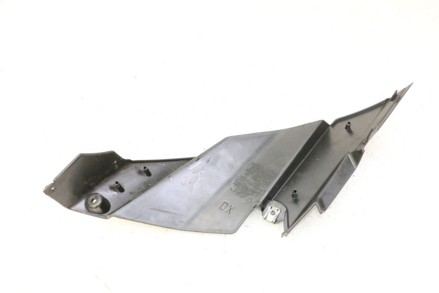 photo de CACHE SOUS SELLE DROIT APRILIA SR R 2T LC 50 (2018 - 2021) - Zoom état d’usage