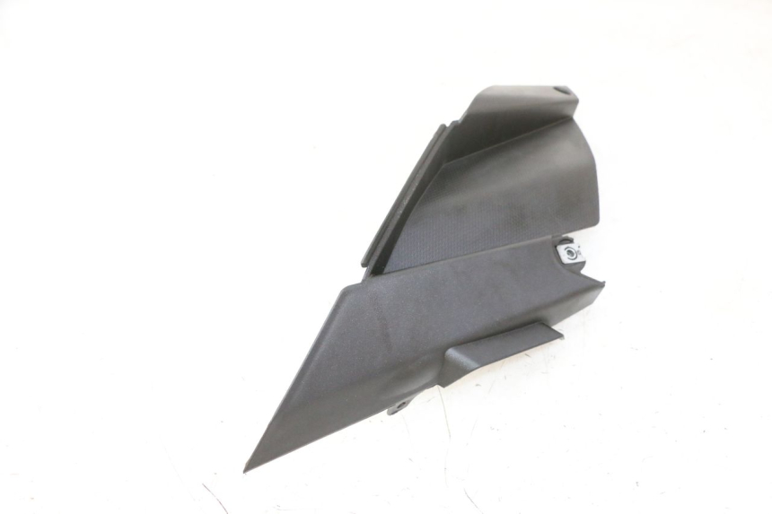 photo de CACHE SOUS SELLE DROIT APRILIA SR R 2T LC 50 (2018 - 2021) - Gros plan technique