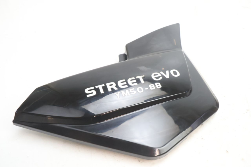 photo de CACHE SOUS SELLE DROIT YAMASAKI STREET 50 (2013 - 2018) - Détail de la pièce