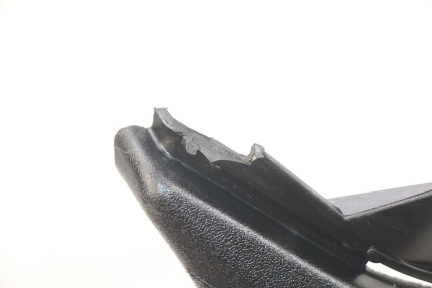 photo de CACHE SOUS SELLE DROIT PEUGEOT STREETZONE 4T 50 (2018 - 2023) - Détail de la pièce