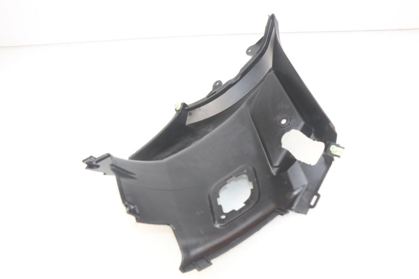 photo de CACHE SOUS SELLE DROIT PEUGEOT STREETZONE 4T 50 (2018 - 2023) - Zoom état d’usage