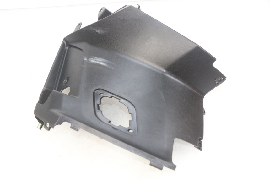 photo de CACHE SOUS SELLE DROIT PEUGEOT STREETZONE 4T 50 (2018 - 2023) - Autre angle de vue