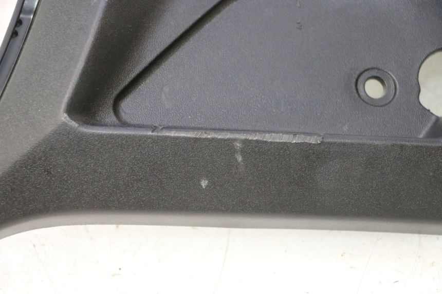 photo de CACHE SOUS SELLE DROIT PEUGEOT STREETZONE NAKED 2T 50 (2014 - 2018) - État de surface