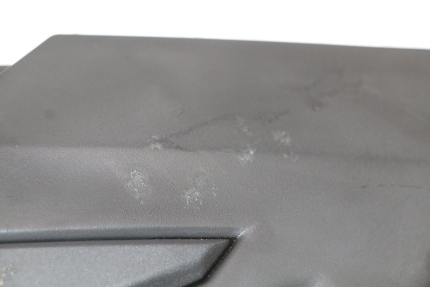 photo de CACHE SOUS SELLE DROIT KYMCO SUPER 8 4T 50 (2021 - 2024) - Points de fixation