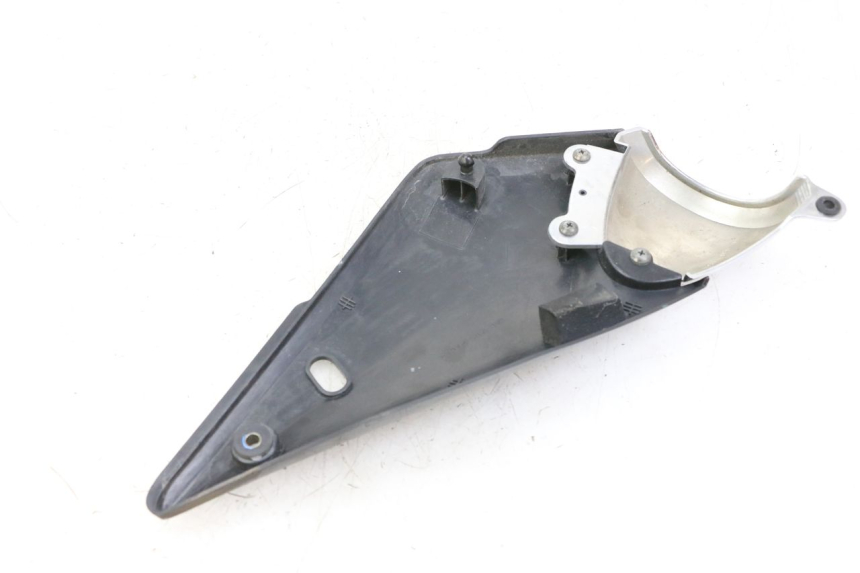 photo de CACHE SOUS SELLE DROIT SUZUKI GSF S BANDIT 600 (2000 - 2004) - Zoom état d’usage