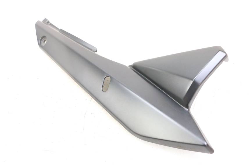 photo de CACHE SOUS SELLE DROIT SUZUKI GSX F GSXF 650 (2007 - 2015) - Gros plan technique