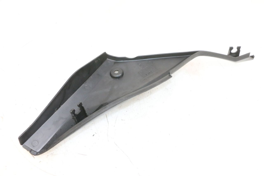 photo de CACHE SOUS SELLE DROIT YAMAHA TZR 50 (2008 - 2016) - Détail de la pièce