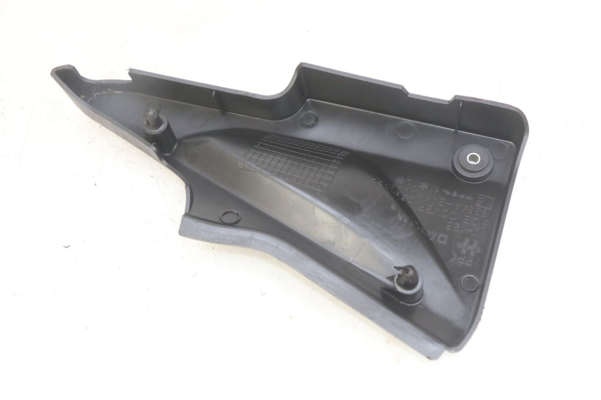 photo de CACHE SOUS SELLE DROIT DAELIM VJ ROADWIN FI 125 (2008 - 2017) - Détail de la pièce