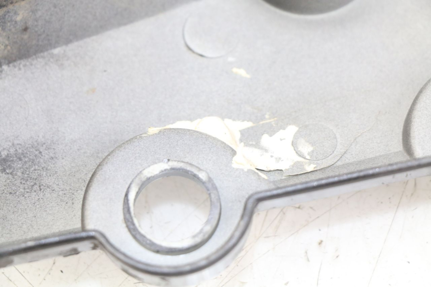 photo de CACHE SOUS SELLE DROIT SYM WOLF SB 125 (2011 - 2018) - Détail de la pièce