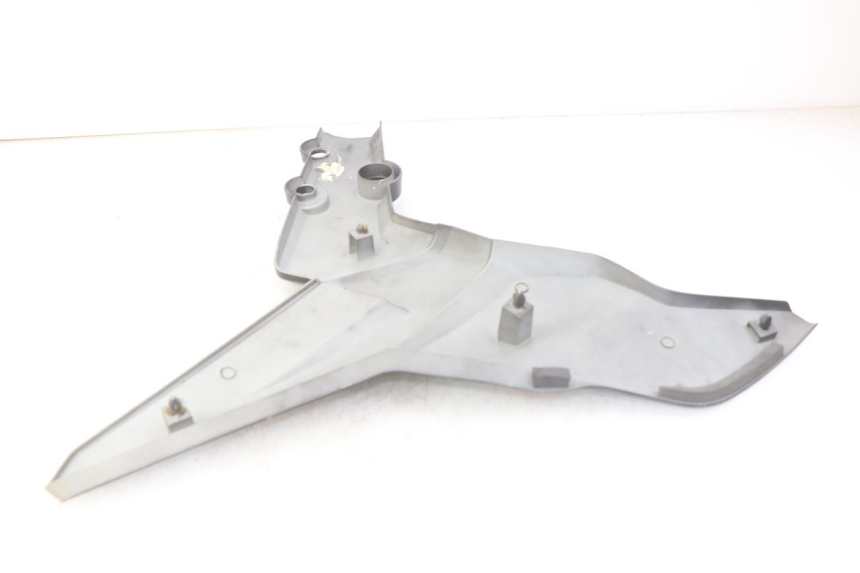 photo de CACHE SOUS SELLE DROIT SYM WOLF SB 125 (2011 - 2018) - Zoom état d’usage