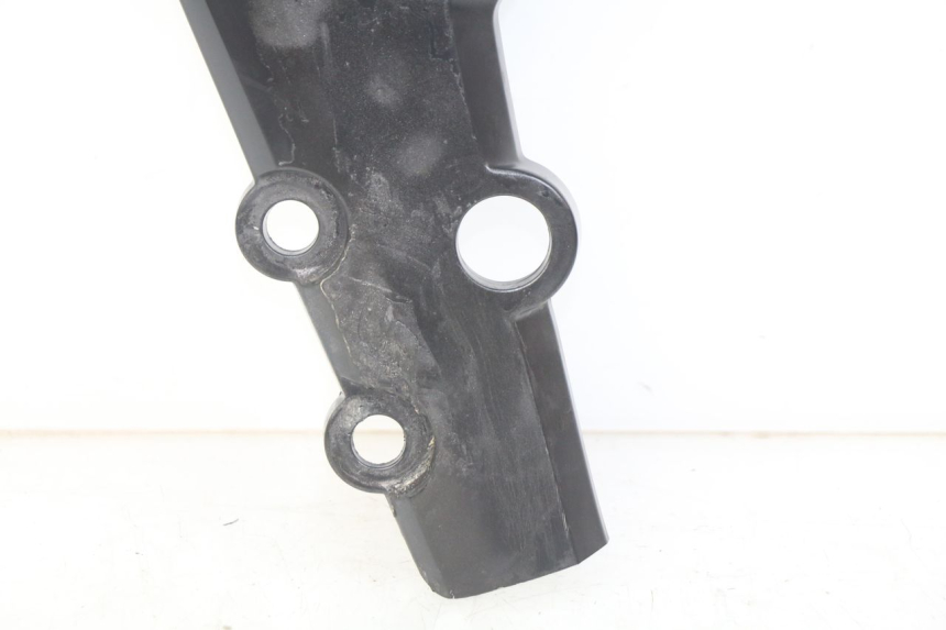 photo de CACHE SOUS SELLE DROIT SYM WOLF SB 125 (2011 - 2018) - Marquages et références