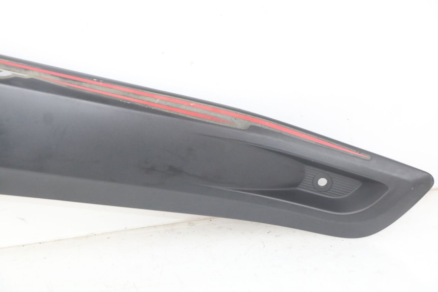 photo de CACHE SOUS SELLE DROIT YAMAHA X-MAX XMAX 125 (2010 - 2013) - Détails caractéristiques