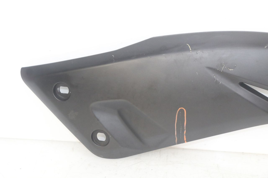 photo de CACHE SOUS SELLE DROIT YAMAHA X-MAX XMAX 125 (2010 - 2013) - Vue rapprochée