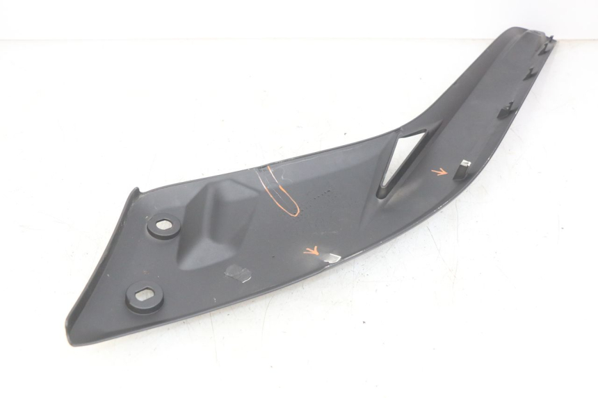 photo de CACHE SOUS SELLE DROIT YAMAHA X-MAX XMAX 125 (2010 - 2013) - Zoom état d’usage