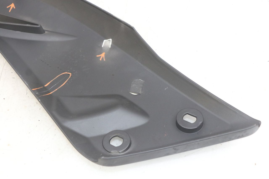 photo de CACHE SOUS SELLE DROIT YAMAHA X-MAX XMAX 125 (2010 - 2013) - Autre angle de vue