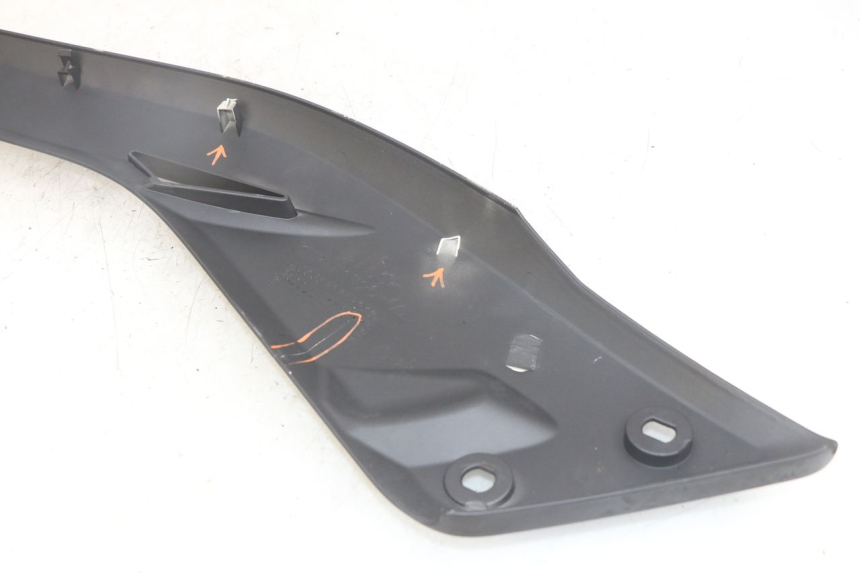 photo de CACHE SOUS SELLE DROIT YAMAHA X-MAX XMAX 125 (2010 - 2013) - Points de fixation