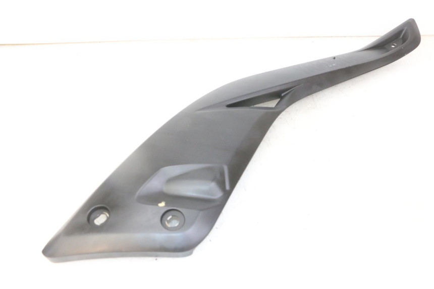 photo de CACHE SOUS SELLE DROIT YAMAHA X-MAX XMAX 125 (2010 - 2013) - Détail de la pièce