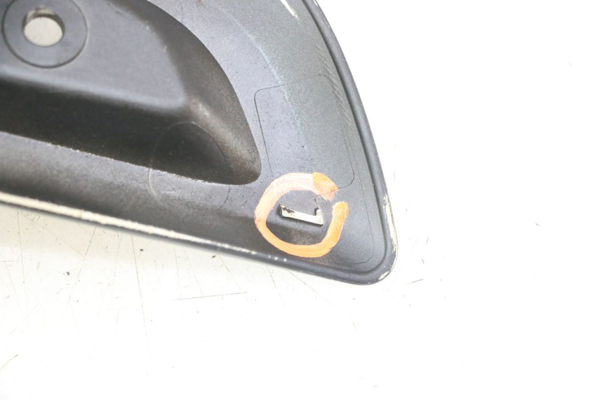 photo de CACHE SOUS SELLE DROIT YAMAHA X-MAX XMAX 125 (2010 - 2013) - Détails caractéristiques