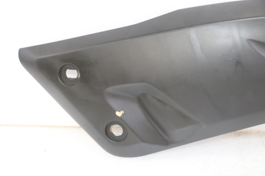 photo de CACHE SOUS SELLE DROIT YAMAHA X-MAX XMAX 125 (2010 - 2013) - État de surface