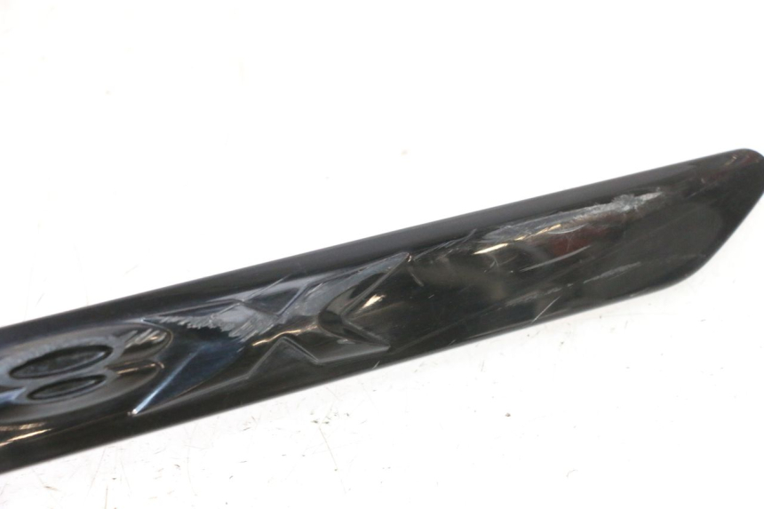 photo de CACHE SOUS SELLE DROIT PIAGGIO X8 STREET 125 (2006 - 2007) - Autre angle de vue