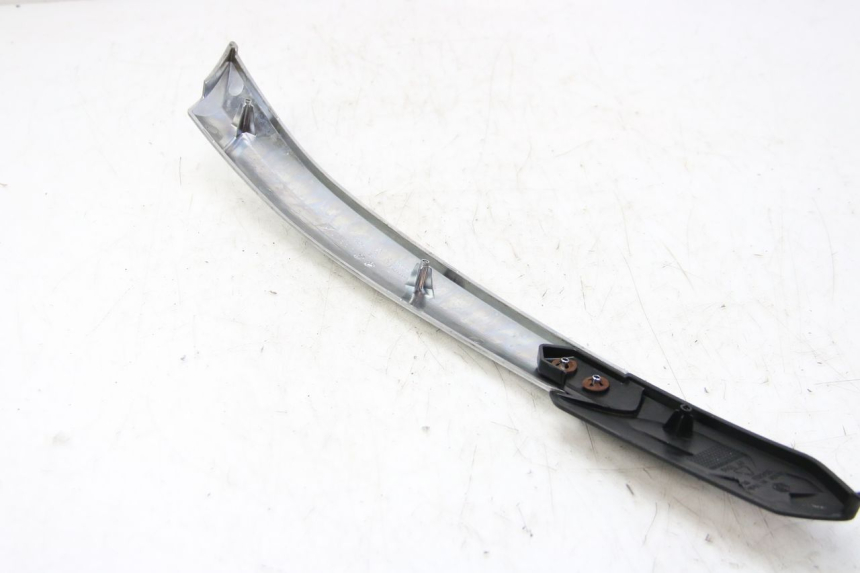 photo de CACHE SOUS SELLE DROIT PIAGGIO XEVO - X EVO 125 (2007 - 2017) - Zoom état d’usage