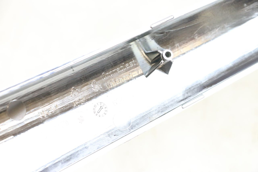 photo de CACHE SOUS SELLE DROIT PIAGGIO XEVO - X EVO 125 (2007 - 2017) - Détail de la pièce