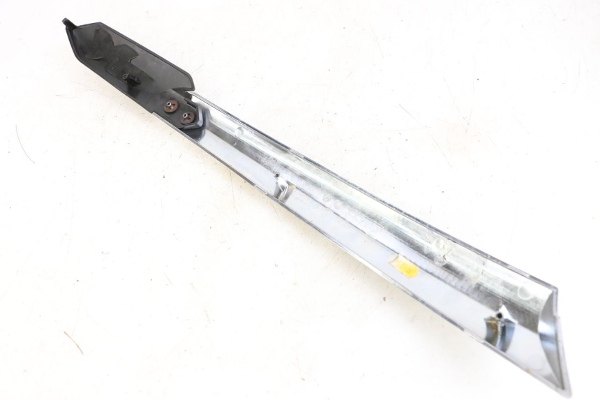 photo de CACHE SOUS SELLE DROIT PIAGGIO XEVO - X EVO 125 (2007 - 2017) - Zoom état d’usage