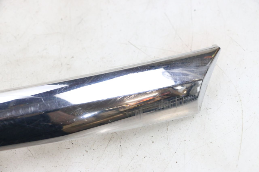 photo de CACHE SOUS SELLE DROIT PIAGGIO XEVO - X EVO 125 (2007 - 2017) - Autre angle de vue