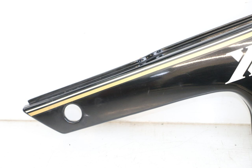 photo de CACHE SOUS SELLE DROIT YAMAHA XJ F 900 (1983 - 1994) - Points de fixation