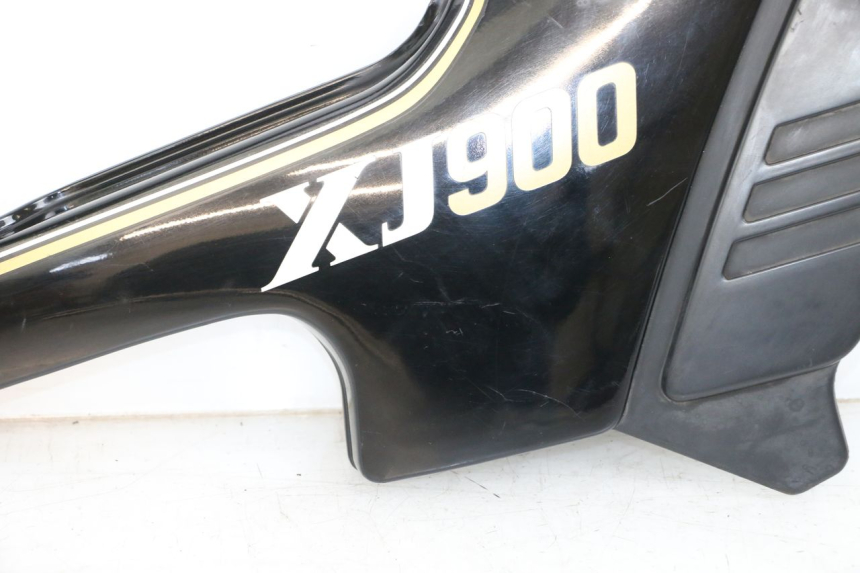 photo de CACHE SOUS SELLE DROIT YAMAHA XJ F 900 (1983 - 1994) - État de surface
