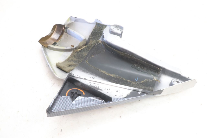 photo de CACHE SOUS SELLE DROIT YAMAHA XJR 1300 (1998 - 2002) - Points de fixation