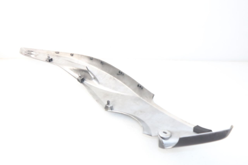 photo de CACHE SOUS SELLE DROIT YAMAHA XP T-MAX TMAX ABS 500 (2004 - 2007) - Autre angle de vue