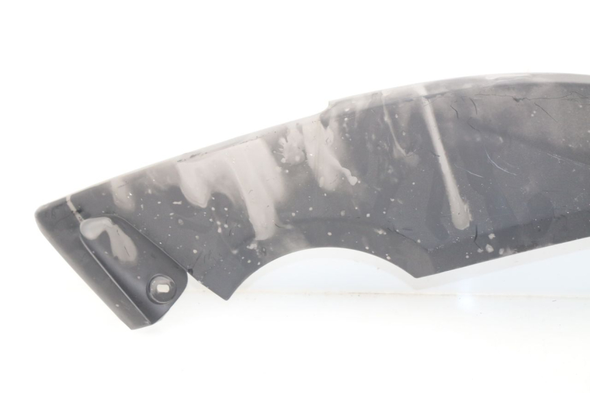 photo de CACHE SOUS SELLE DROIT YAMAHA XP T-MAX TMAX ABS 500 (2004 - 2007) - Gros plan technique