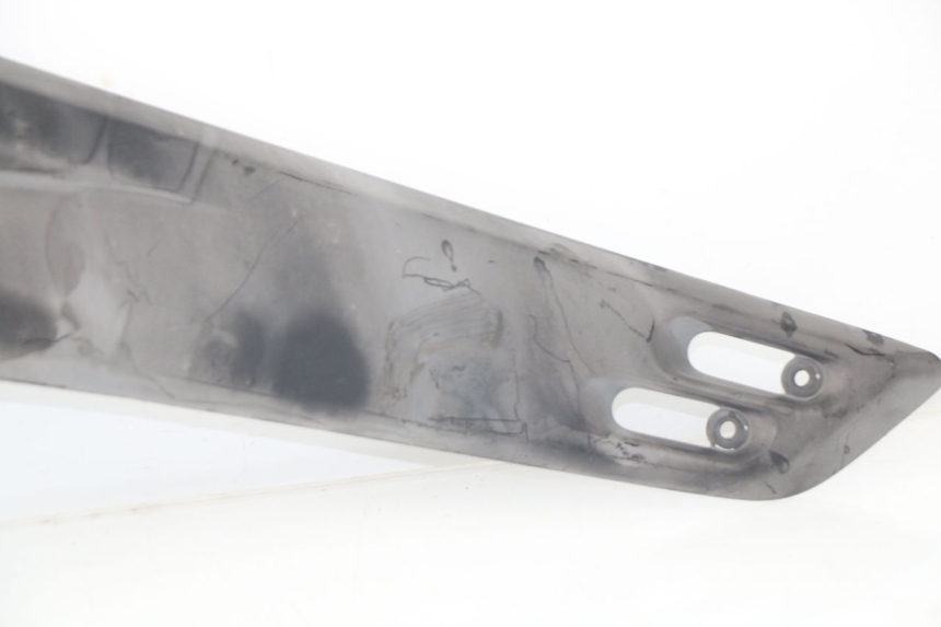 photo de CACHE SOUS SELLE DROIT YAMAHA XP T-MAX TMAX ABS 500 (2004 - 2007) - Points de fixation