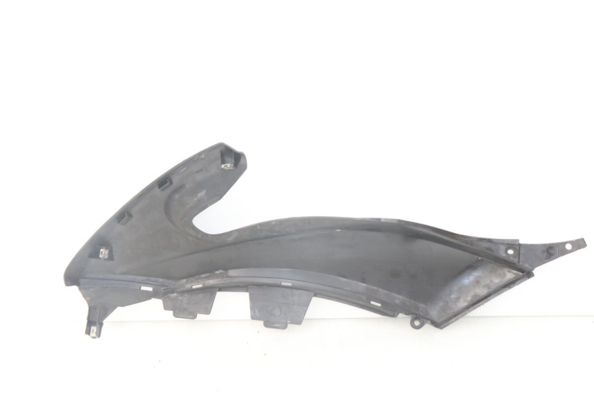 photo de CACHE SOUS SELLE DROIT YAMAHA XP T-MAX TMAX ABS 530 (2012 - 2015) - Gros plan technique