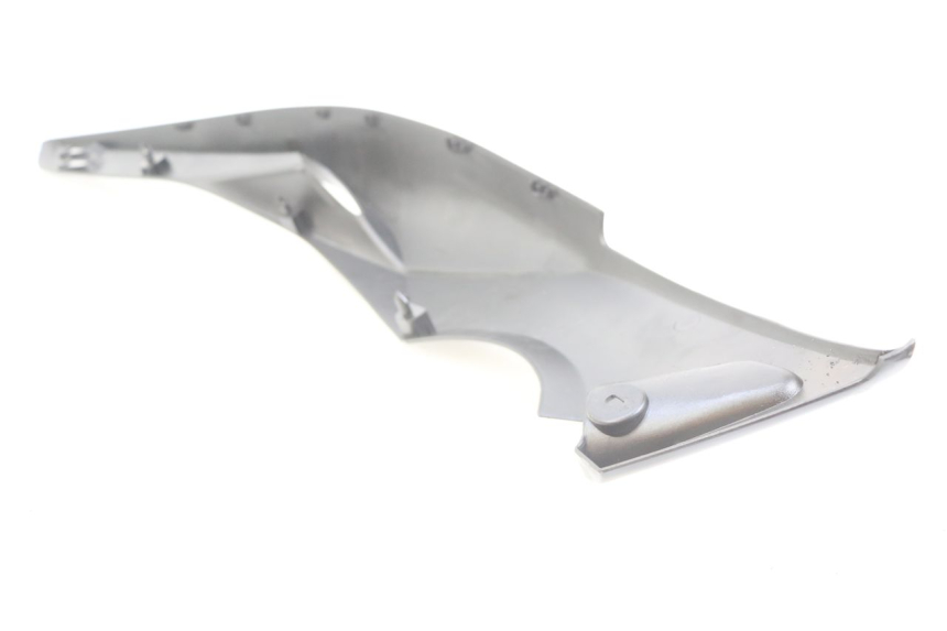 photo de CACHE SOUS SELLE DROIT YAMAHA XP T-MAX TMAX ABS 500 (2004 - 2007) - Gros plan technique