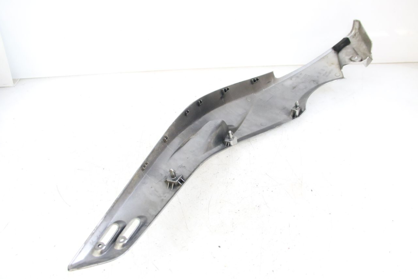 photo de CACHE SOUS SELLE DROIT YAMAHA XP T-MAX TMAX 500 (2004 - 2007) - Gros plan technique