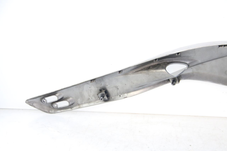 photo de CACHE SOUS SELLE DROIT YAMAHA XP T-MAX TMAX 500 (2004 - 2007) - Points de fixation