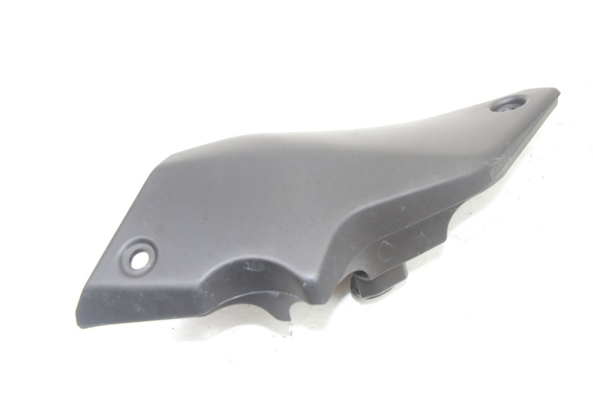 photo de CACHE SOUS SELLE DROIT YAMAHA TRACER 7 700 (2020 - 2024) - Détail de la pièce