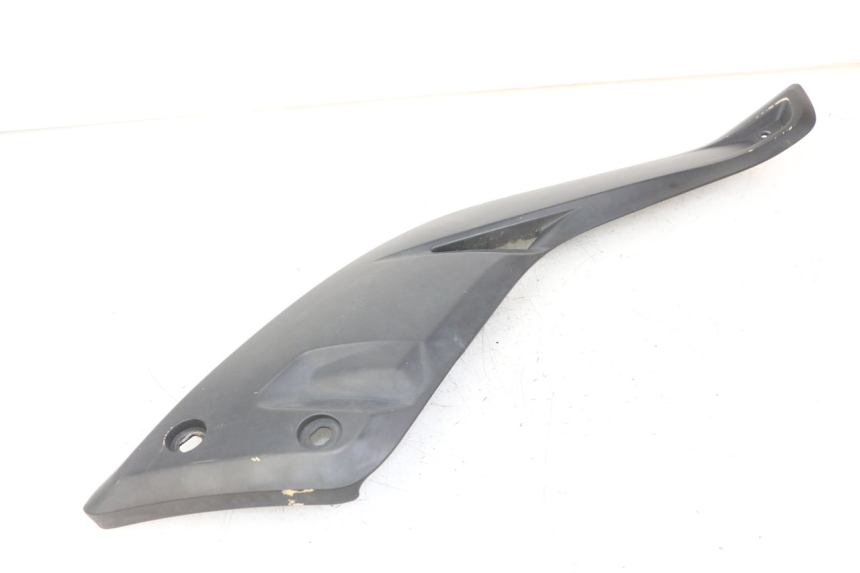 photo de CACHE SOUS SELLE DROIT YAMAHA X-MAX XMAX ABS 250 (2010 - 2014) - Détail de la pièce