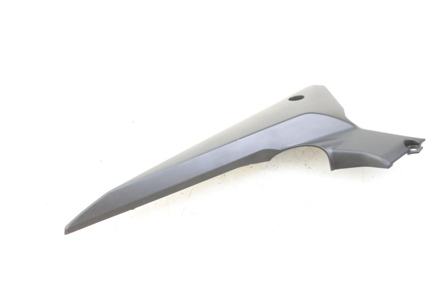 photo de CACHE SOUS SELLE DROIT YAMAHA XJ6 600 (2008 - 2016) - Gros plan technique