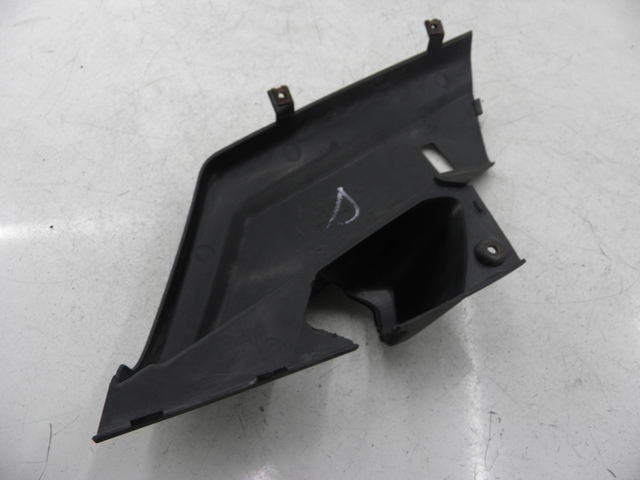 photo de CACHE SOUS SELLE DROIT YAMAHA XMAX X-MAX 125 (2006 - 2009) - Vue d’ensemble