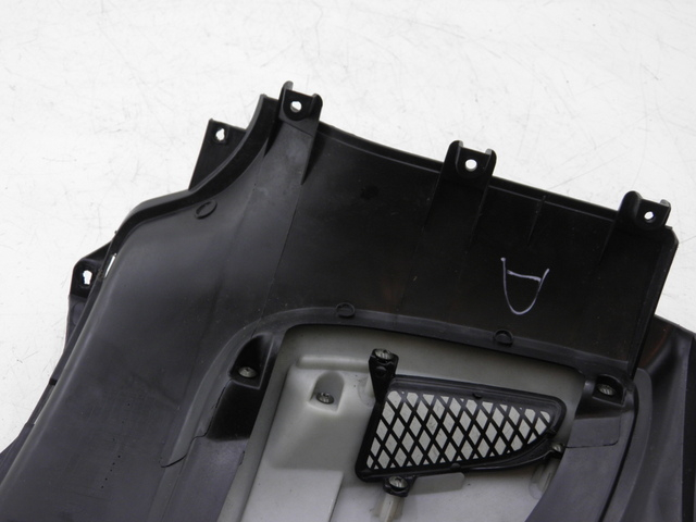 photo de CACHE SOUS SELLE DROIT YAMASAKI YM50QT-N3 RETRO 50 (2012 - 2014) - Détails caractéristiques