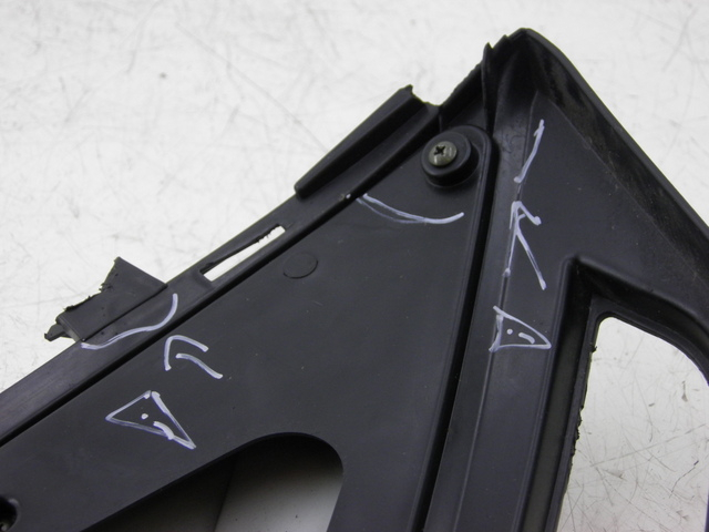 photo de CACHE SOUS SELLE DROIT YAMASAKI YM50QT-N3 RETRO 50 (2012 - 2014) - Zoom état d’usage