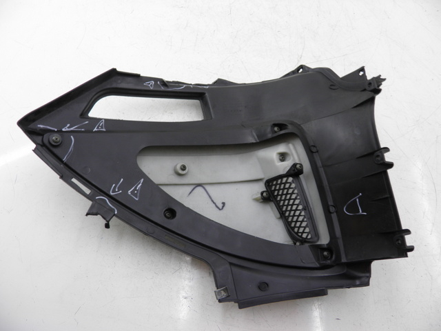 photo de CACHE SOUS SELLE DROIT YAMASAKI YM50QT-N3 RETRO 50 (2012 - 2014) - État de surface