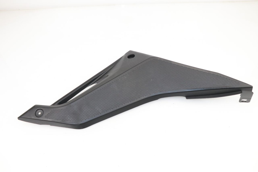 photo de CACHE SOUS SELLE DROIT YAMAHA YZF R 125 (2008 - 2013) - Zoom état d’usage