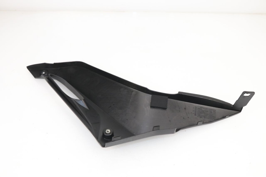 photo de CACHE SOUS SELLE DROIT YAMAHA YZF R 125 (2008 - 2013) - Autre angle de vue