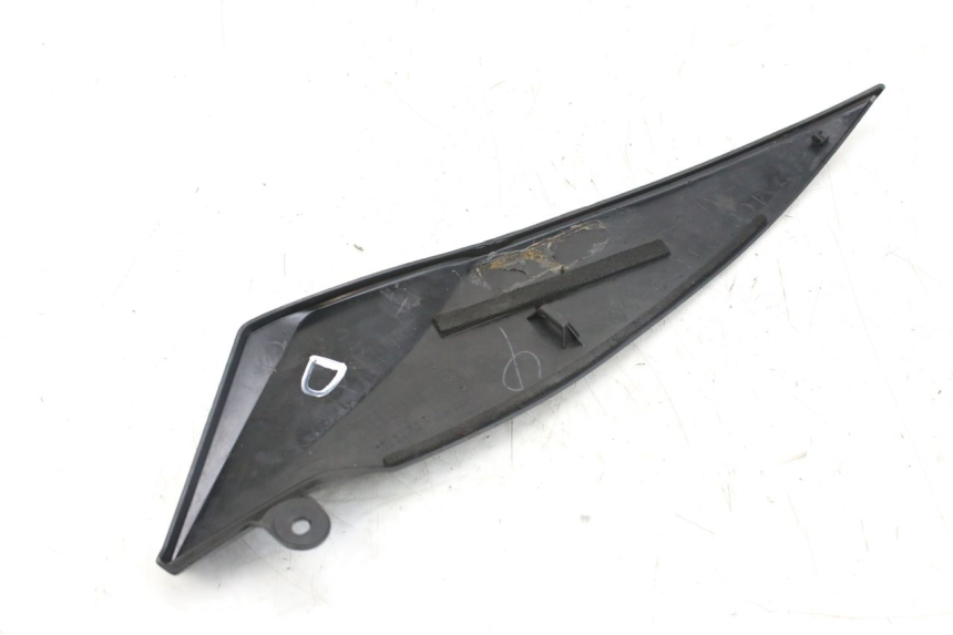 photo de CACHE SOUS SELLE DROIT YAMAHA YZF R1 1000 (2007 - 2008) - Autre angle de vue