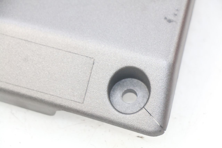 photo de CACHE SOUS SELLE DROIT KAWASAKI Z S 750 (2003 - 2006) - Autre angle de vue